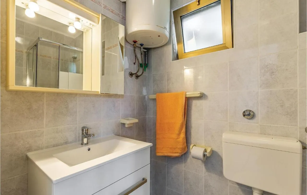 Beautiful Apartment In Medulin With Kitchen Horvátország